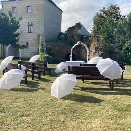 Penzion A Pivnice Varna Velká Bystřice Exteriör bild