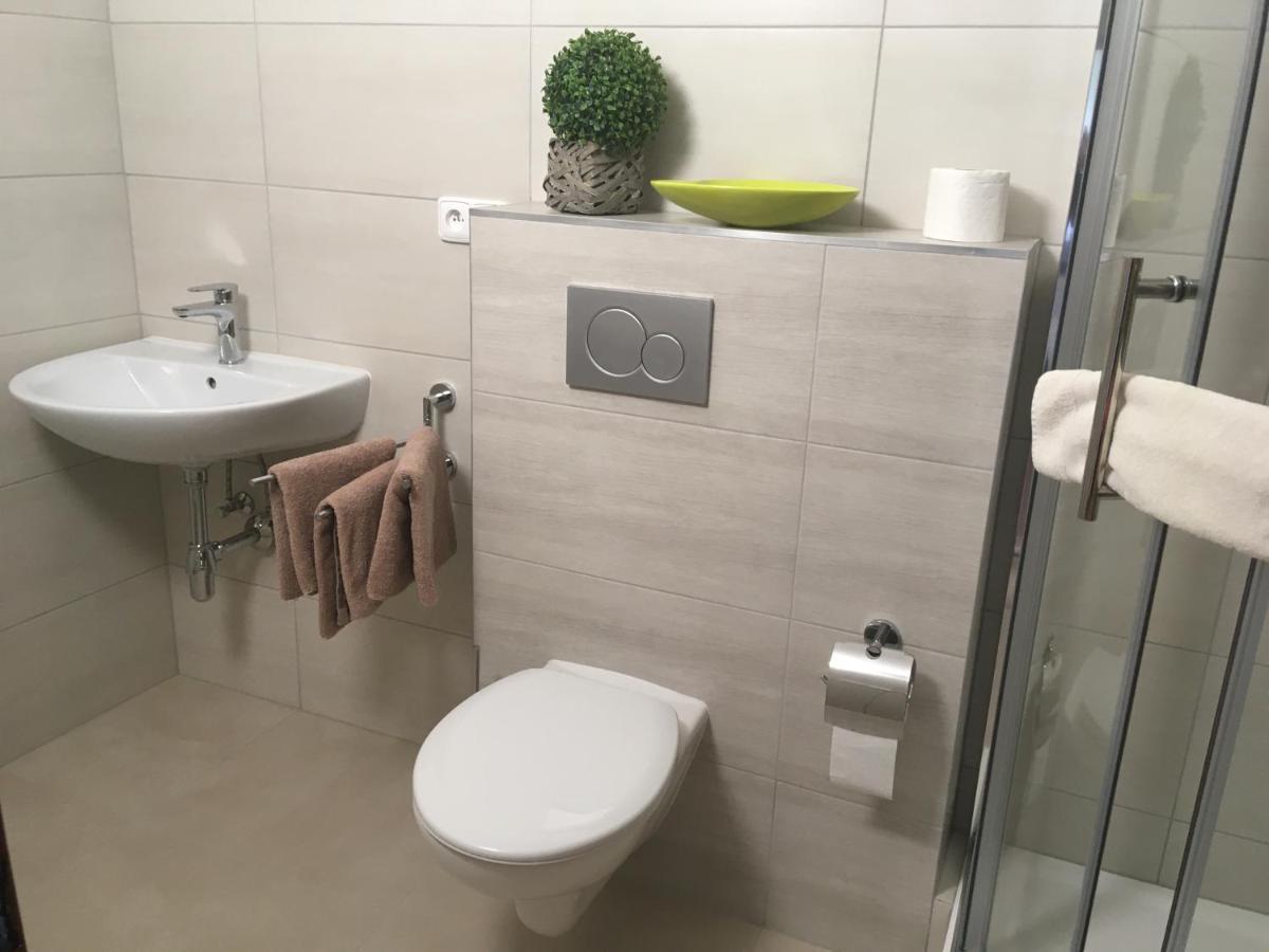 Penzion A Pivnice Varna Velká Bystřice Exteriör bild