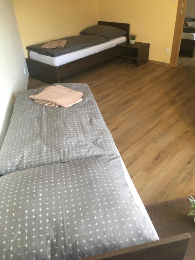 Penzion A Pivnice Varna Velká Bystřice Exteriör bild