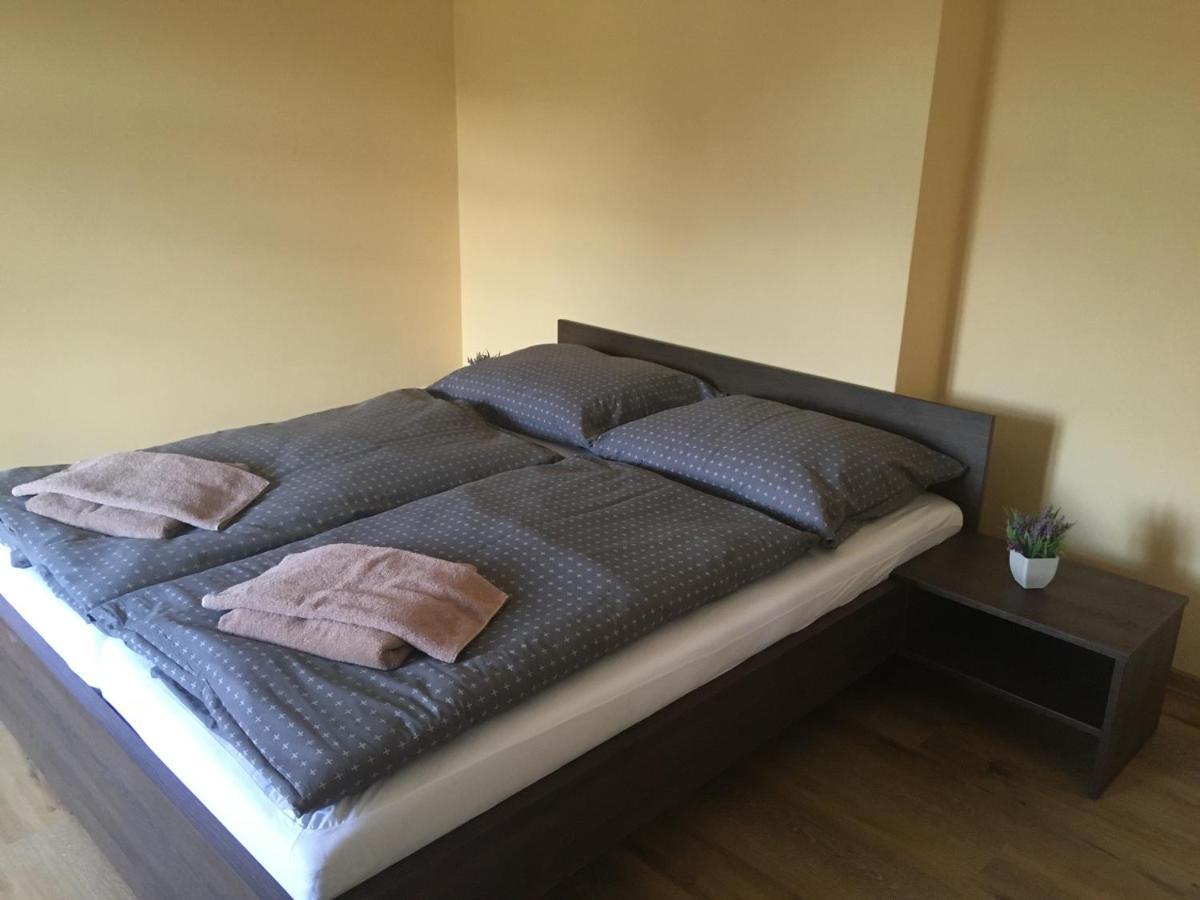Penzion A Pivnice Varna Velká Bystřice Exteriör bild