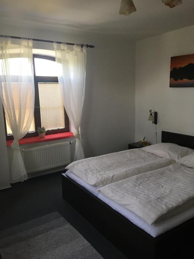 Penzion A Pivnice Varna Velká Bystřice Exteriör bild