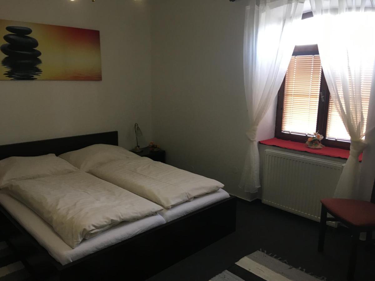 Penzion A Pivnice Varna Velká Bystřice Exteriör bild