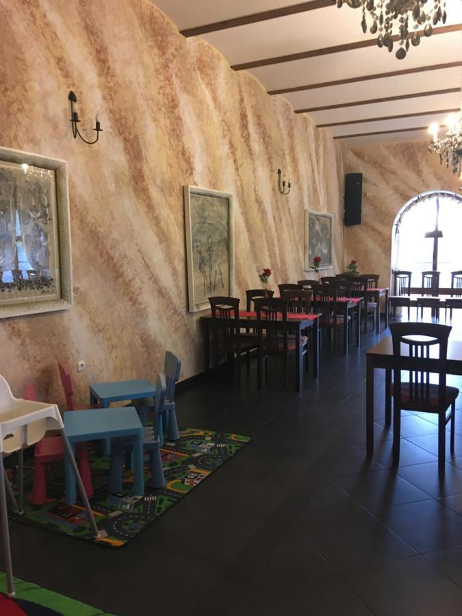 Penzion A Pivnice Varna Velká Bystřice Exteriör bild