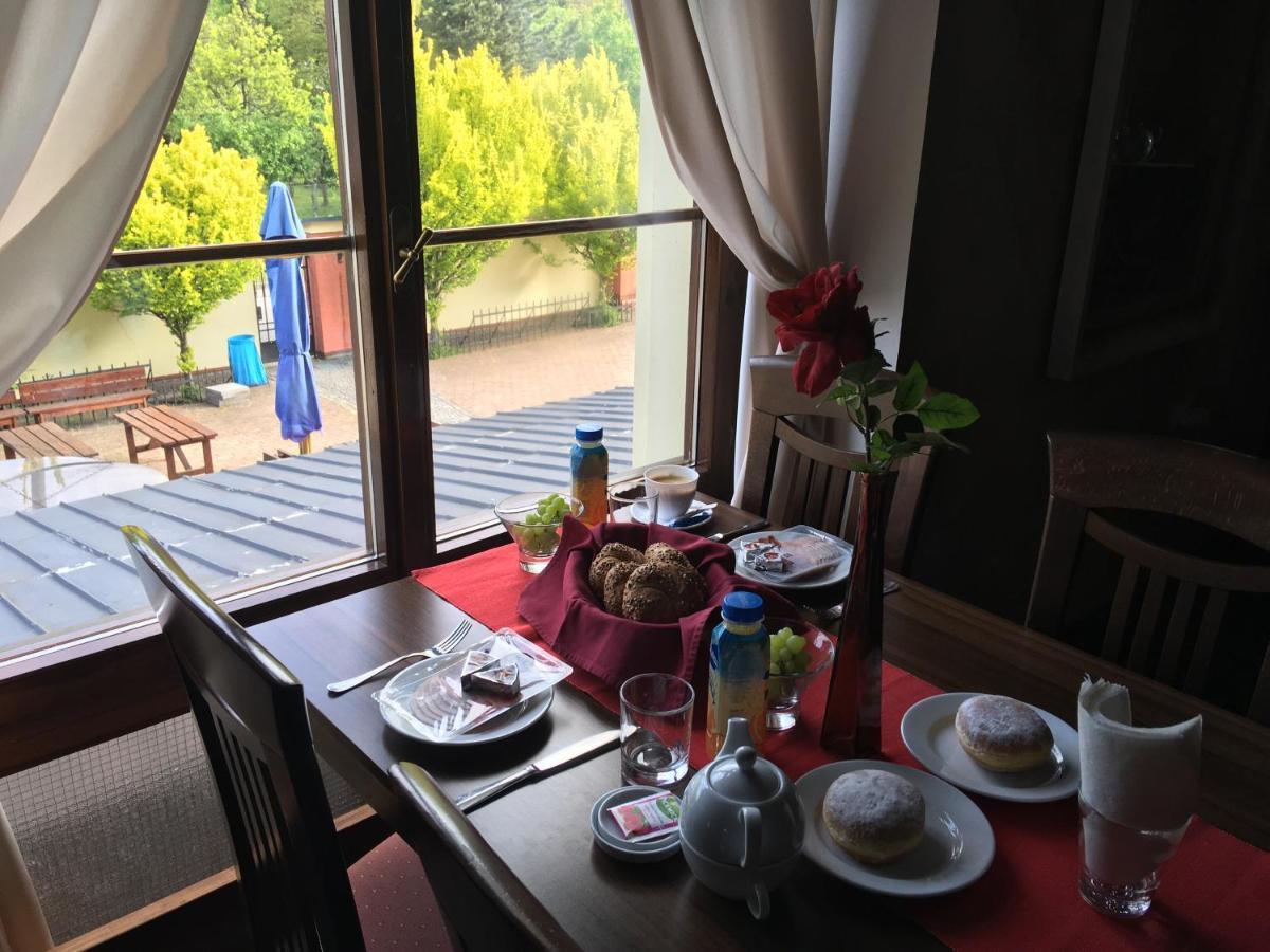 Penzion A Pivnice Varna Velká Bystřice Exteriör bild