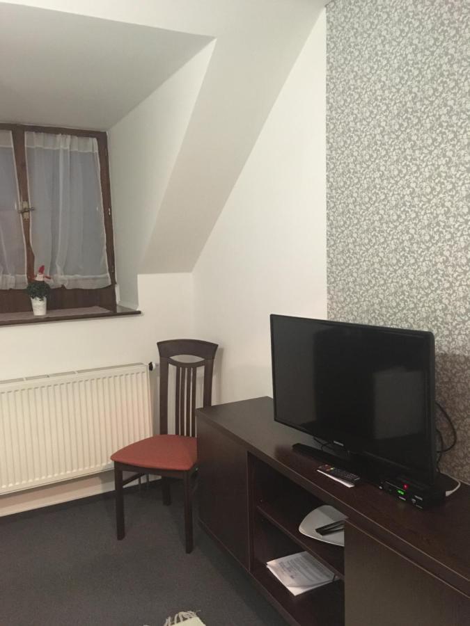 Penzion A Pivnice Varna Velká Bystřice Exteriör bild