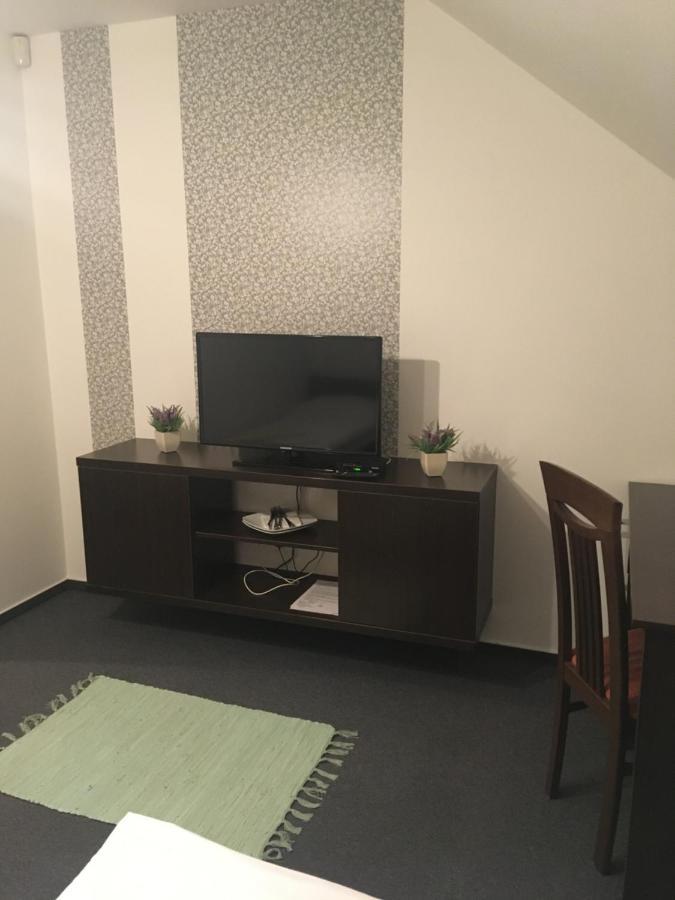 Penzion A Pivnice Varna Velká Bystřice Exteriör bild