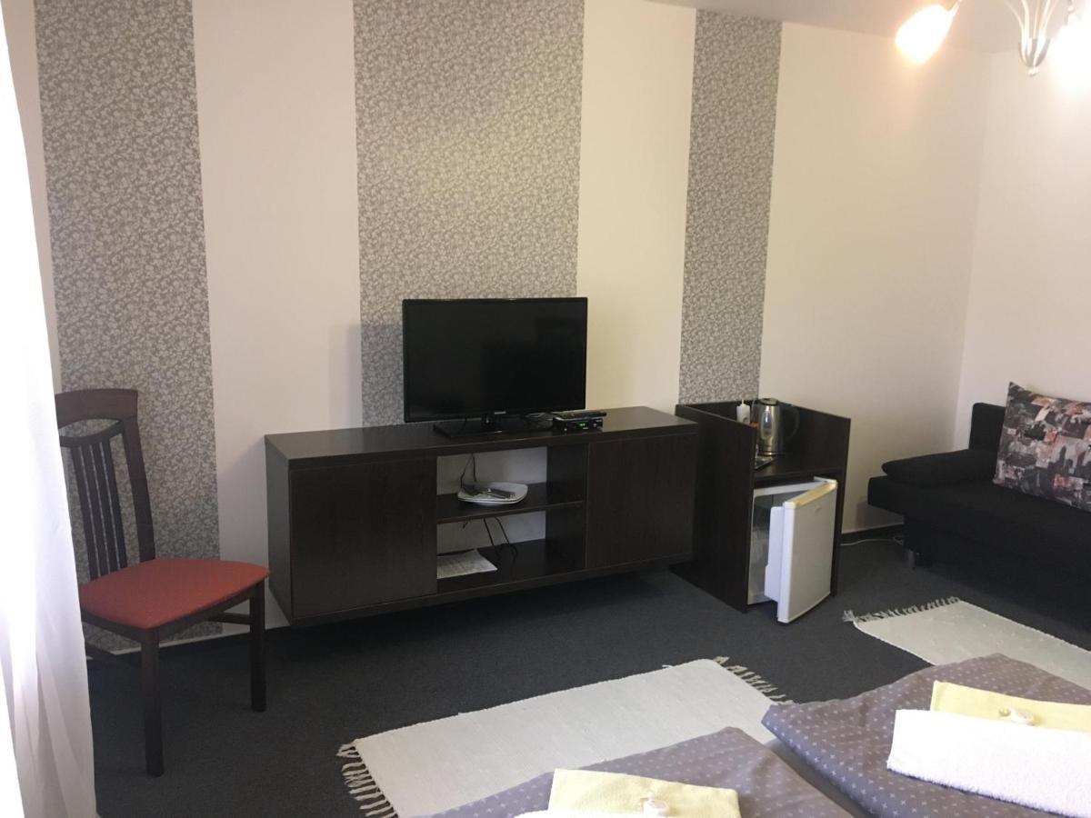 Penzion A Pivnice Varna Velká Bystřice Exteriör bild