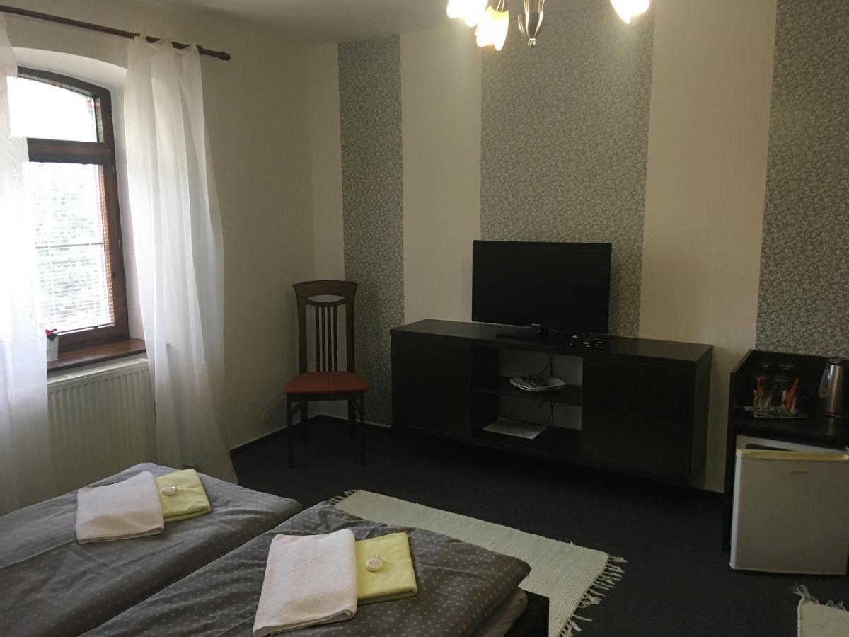 Penzion A Pivnice Varna Velká Bystřice Exteriör bild