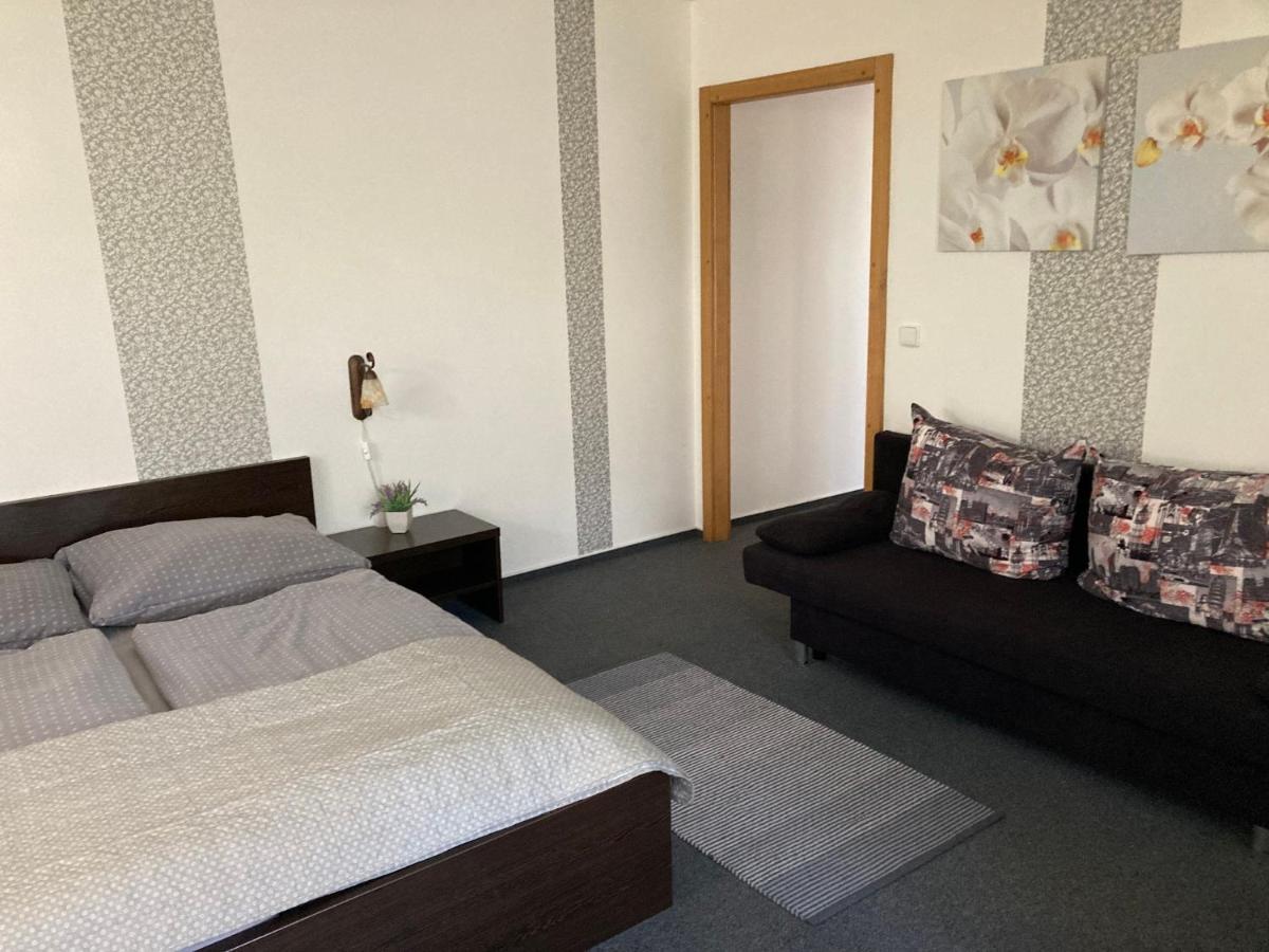 Penzion A Pivnice Varna Velká Bystřice Exteriör bild