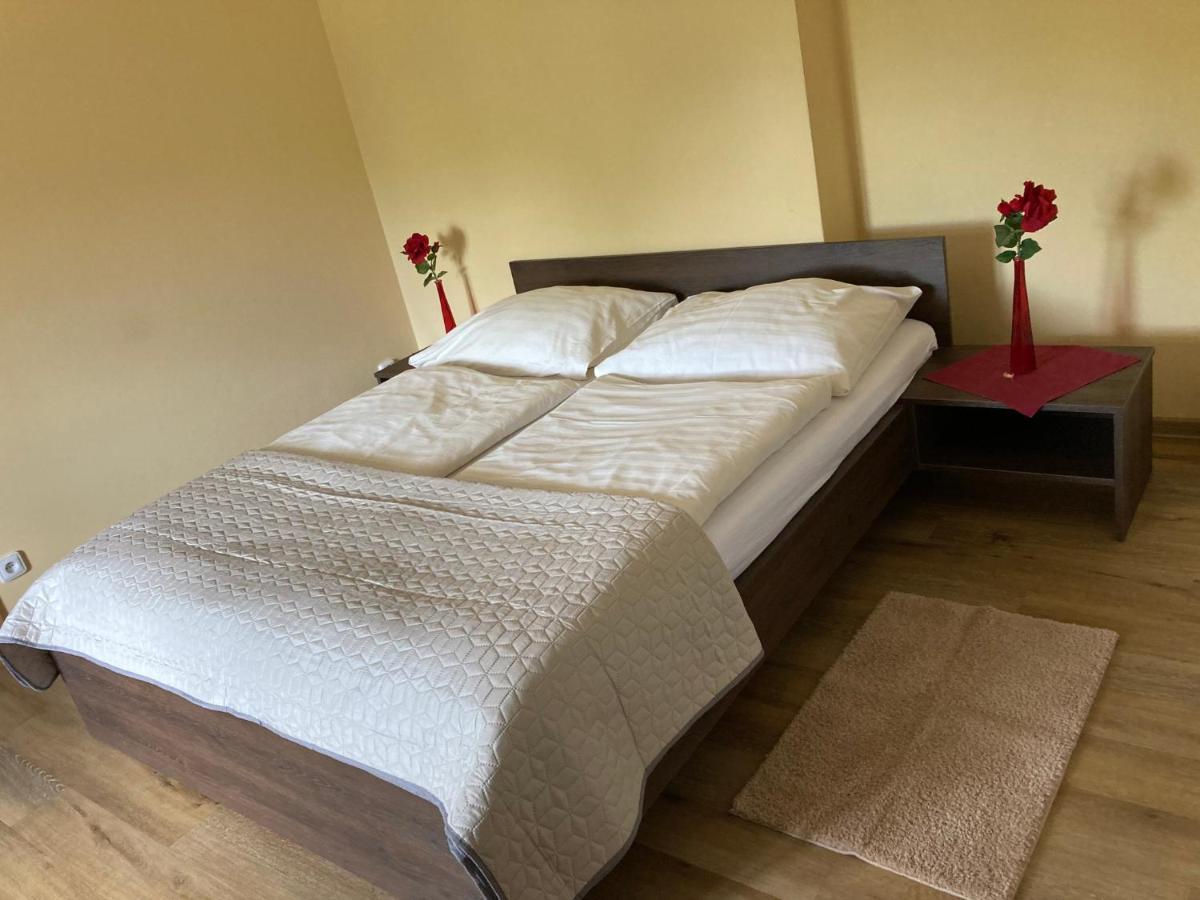 Penzion A Pivnice Varna Velká Bystřice Exteriör bild