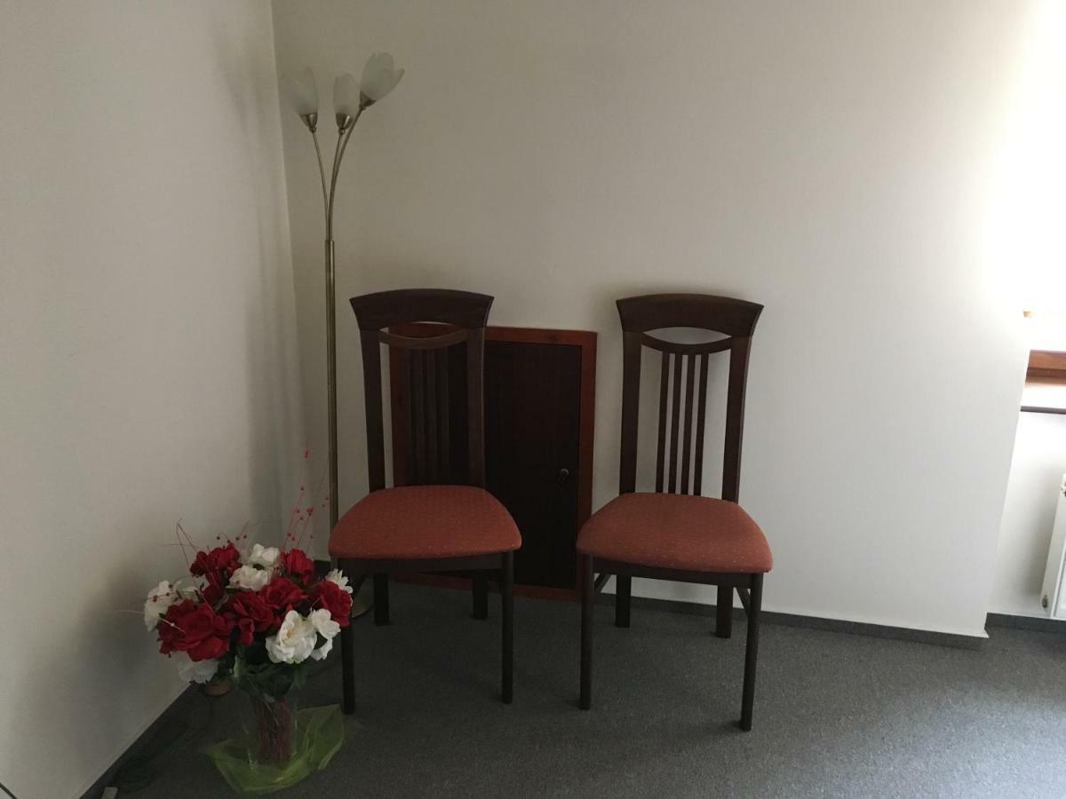 Penzion A Pivnice Varna Velká Bystřice Exteriör bild